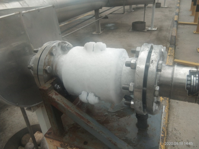 低溫拉斷閥-液氮儲罐現場